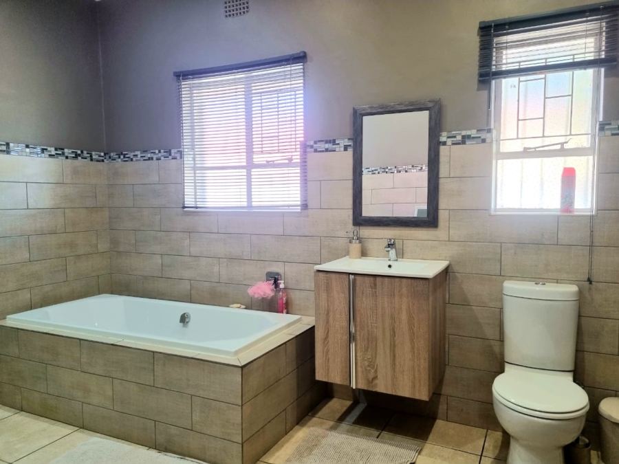 4 Bedroom Property for Sale in Hillcrest Northern Cape